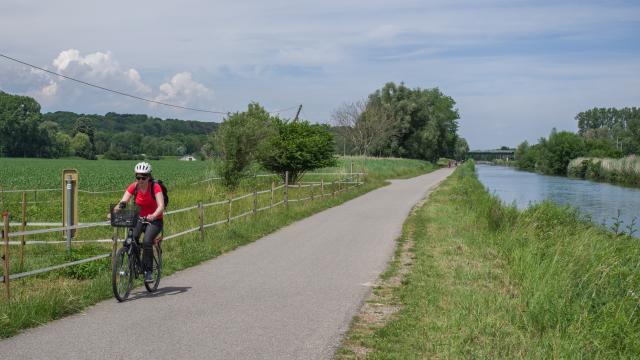 Radfahren entlang des Rhône-Rhein-Kanals