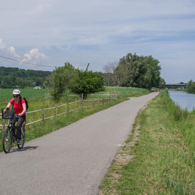 Radfahren entlang des Rhône-Rhein-Kanals